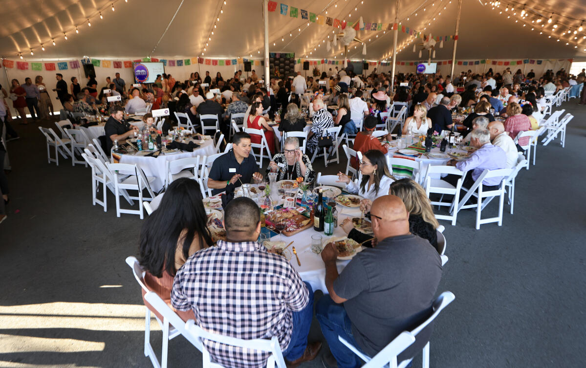 Gallardo receives Campeón Prize, fundraiser brings Latinos into government